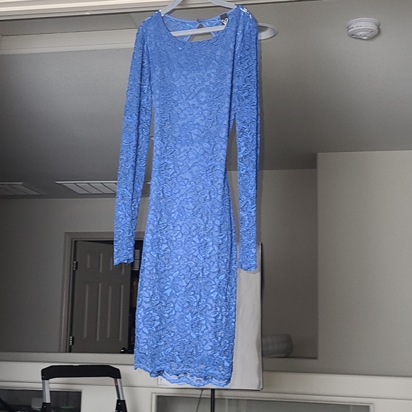 Windsor Lace Dress - Picture 2 of 11